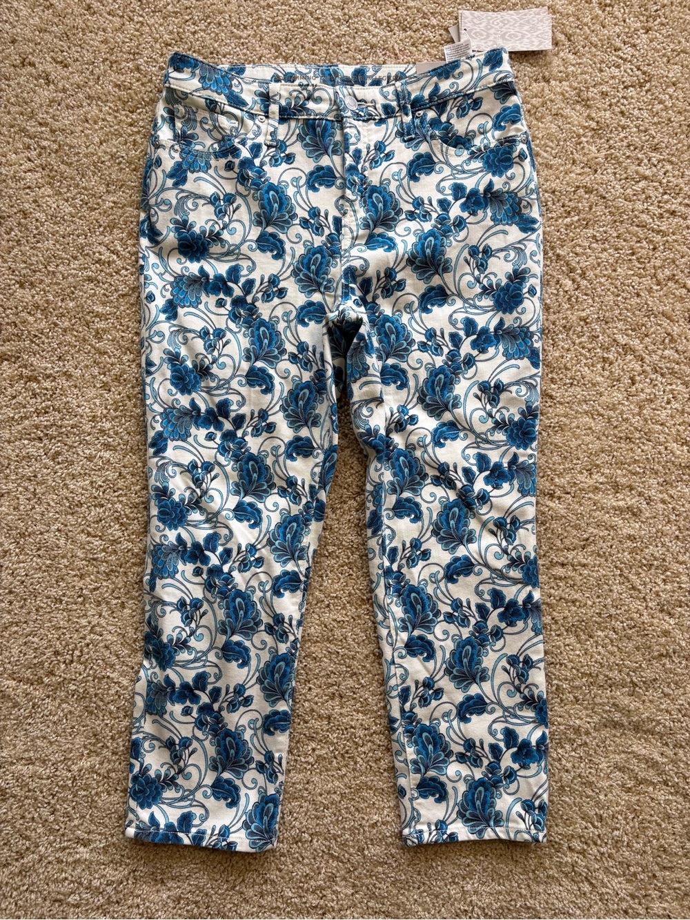 NWT Chico's So Slimming Girlfriend Slim Leg Crop Jeans Folk Floral Size 0 / 4R